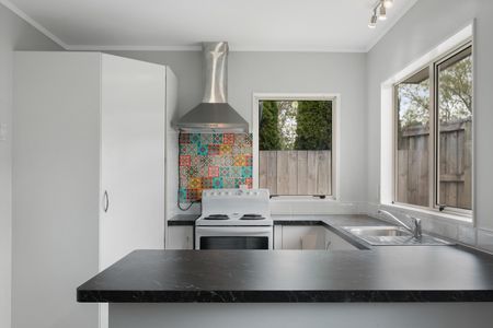 Tidy Three Bedroom Home - Katikati - Photo 4