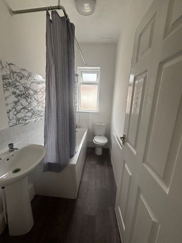 2 Bed Terraced House, Hemsley St, M9 - Photo 2
