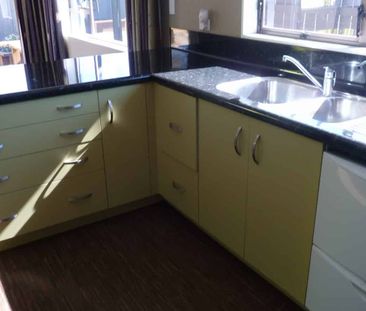 THREE BEDROOMS - FEILDING - Photo 3