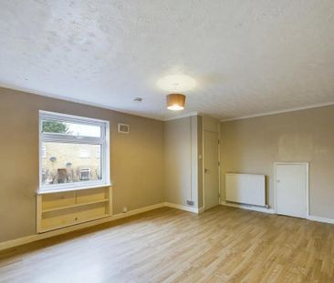 4 bedroom end of terrace house to rent - Photo 2