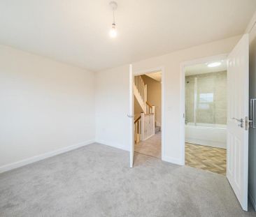 3 bedroom semi-detached house to rent - Photo 2