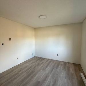 Newly Renovated One Bedroom on the Top Floor! - Photo 2