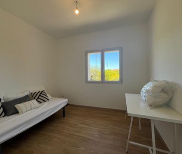 Location Appartement 4 pièces 84m² LA FARLEDE 83210 - Photo 2