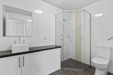 Inner-City Living at it's best - Photo 2