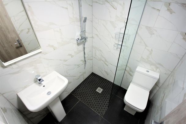 4 bedroom flat to rent - Photo 1