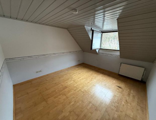 Schöne 3-Zimmer-DG-Wohnung mit EBK – zentral in Pforzheim - Photo 1