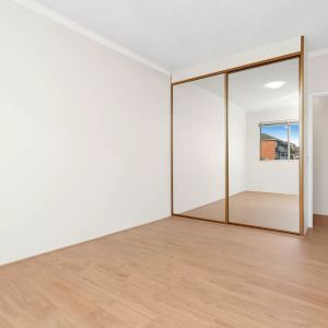 MGM MARTIN - TWO BEDROOM APARTMENT - Photo 3