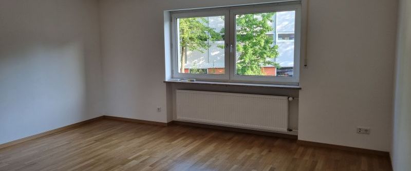 Helle, renovierte 3-Zimmer-Wohnung mit Balkon in der City! - Photo 1