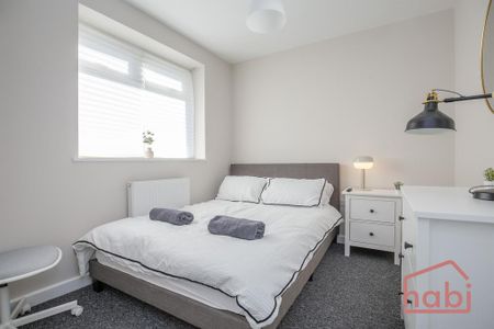 6 bedroom terraced house to rent - Photo 2