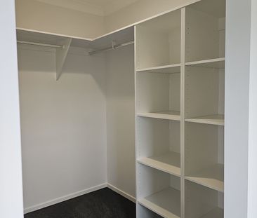 Avail 22/05/26-4 BED 2 BATH TOWNHOUSE WITH DUCTED AIR - Photo 6