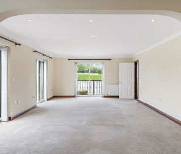 3 bedroom Detached Bungalow to let - Photo 2