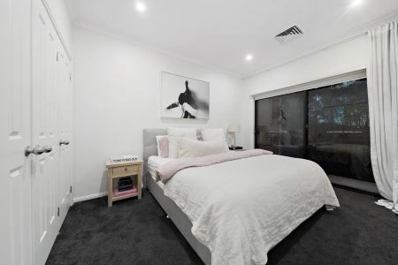 Beautifully Stylish, Modern Family home in Quiet and Leafy Locale - Photo 4