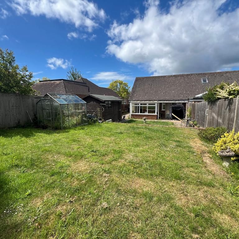 2 bedroom bungalow to rent - Photo 1