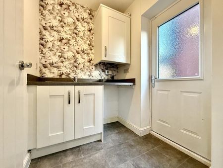 4 bedroom detached house to rent - Photo 4