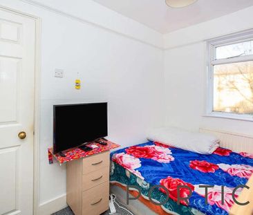 Croydon Road | Canning Town |, E13 - Photo 2