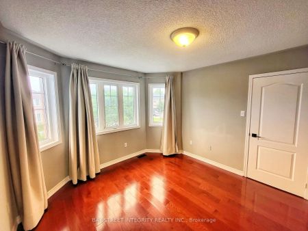 Detached Home For Lease | N9249654 - Photo 2