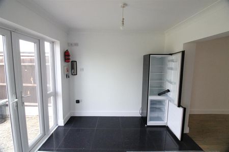 Weymouth Road, Hayes - Photo 2