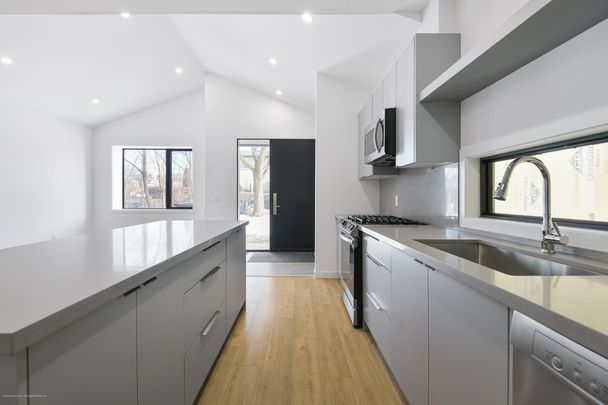 For Lease - 506 Scarborough Road Unit# MAIN FLOOR, Toronto, Ontario - Photo 1