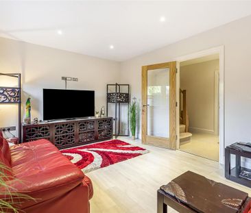 3 bedroom end of terrace house to rent - Photo 2