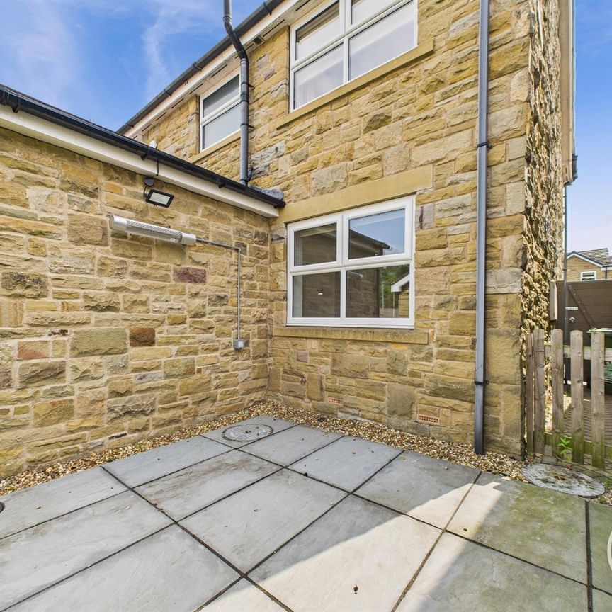 Wigton Green, Leeds - Photo 1