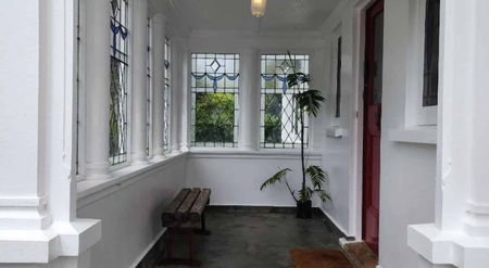 1930s Character Home - Sought-After Neighbourhood - Photo 5