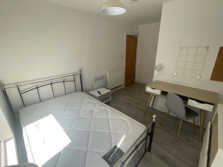 1 bedroom in a house share to rent - Photo 2