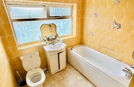 74 Leicester Street, Whitmore Reans, WV6 0PS - Photo 5