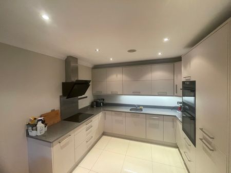 Alder Lodge, Farmleigh Woods, Castleknock, Dublin 15 - Photo 4