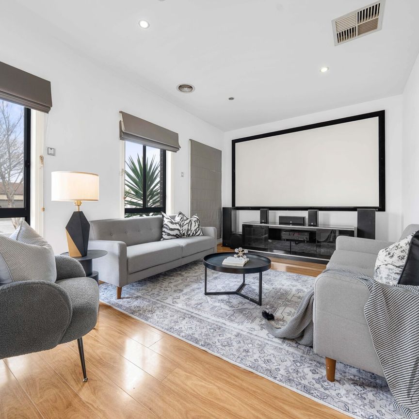 Spacious Family Home for Lease in Prime Craigieburn Location - Photo 1
