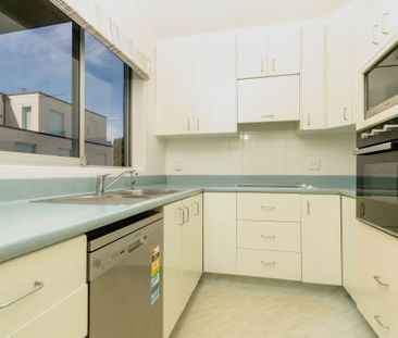 Charming Apartment - Photo 1