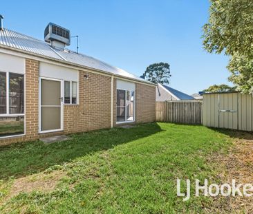 Three Bedroom Family Home- BRAND NEW CARPET - Photo 6