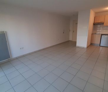 location Appartement T2 DE 42.99m² À ROQUETTES - Photo 4