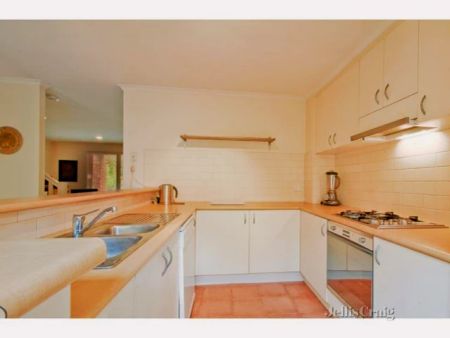 3 Bed, 1 Bath - Photo 5