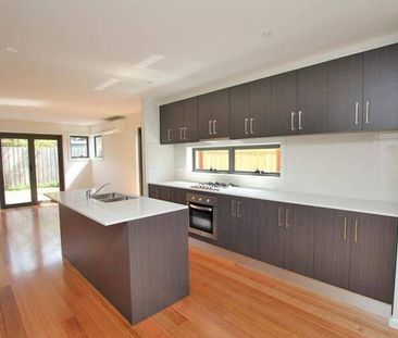 Contemporary Bayside Townhome - Photo 3