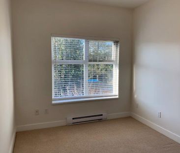 Bright & Spacious Top-Floor 2 Bedroom/2 Bathroom - Photo 3