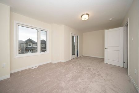 For Lease - 31 Wakeling Drive, Brantford, Ontario - Photo 2