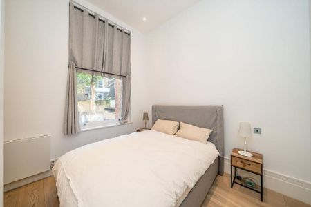 4 bedroom flat to rent - Photo 4
