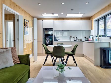 2 Bed Detached House, Green Mews Hogarth Road, BN3 - Photo 3