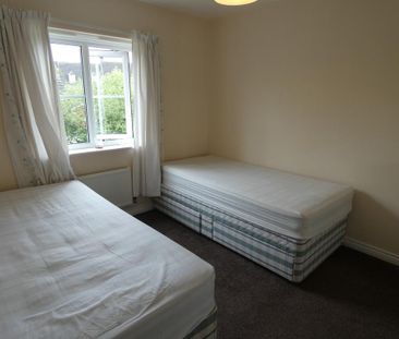 4 bedroom end of terrace house to rent - Photo 4