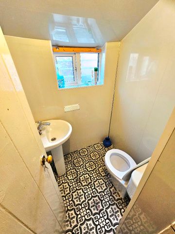 Broom Lane, Levenshulme, Manchester, M19 - Photo 5