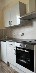 1 bedroom in a flat share to rent - Photo 3