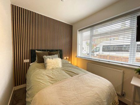 1 bedroom in a house share to rent - Photo 2