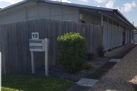 Tidy Unit in Perfect Location - Photo 3