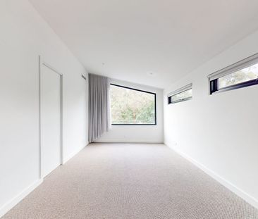 Near New Beauty - Architecturally Designed! - Photo 3