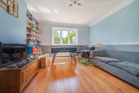 5 bedroom detached house to rent - Photo 2