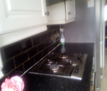1 bedroom in a house share to rent - Photo 4
