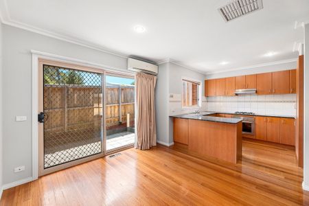 2/5 Sunray Court, Donvale - Photo 2