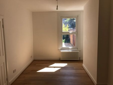 3 Bed Terraced House, Roseberry Gardens, N4 - Photo 3