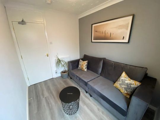 5 bed terraced house to rent in Northfields, Norwich, Norfolk - Photo 1