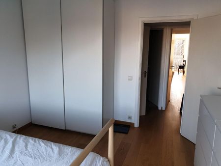 Volledig gerenoveerd appartement op de 2de verdieping, ideaal gelegen in het centrum van Kraainem en op wandelafstand van het Jourdain Park. - Foto 3